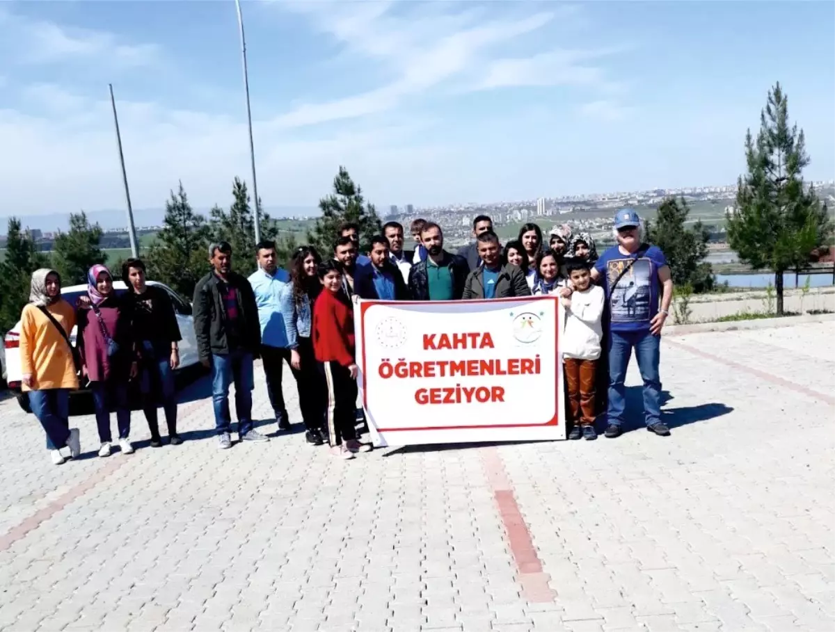 Kahta\'daki Öğretmenler Edep Projesi ile Geziyor