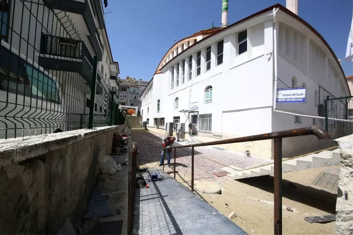 Keçiören Hüdaverdi Camii\'ne Engelli Rampası Yapıldı