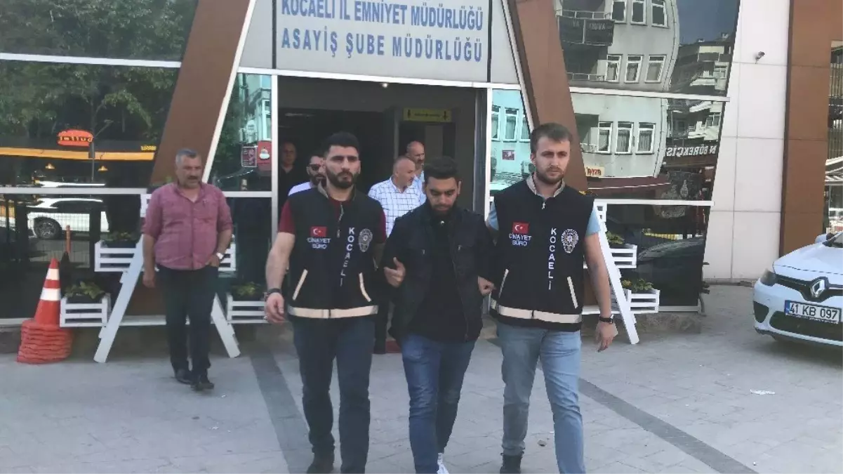 Kız Kardeşlerinin Gözü Önünde Anne ve Babasını Öldüren Şahıs Adliyeye Sevk Edildi