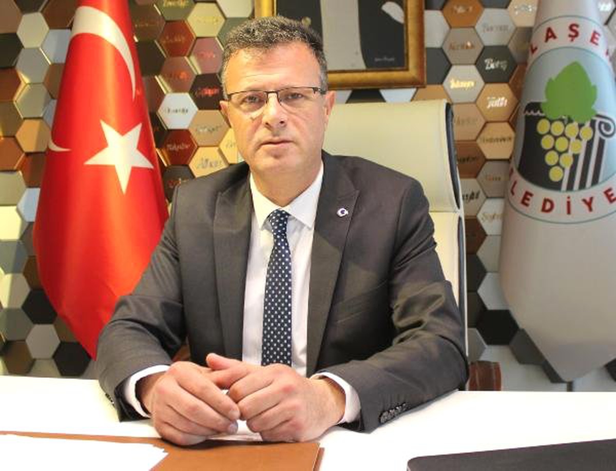 Maaşını Kız Öğrencilere Burs Olarak Verecek