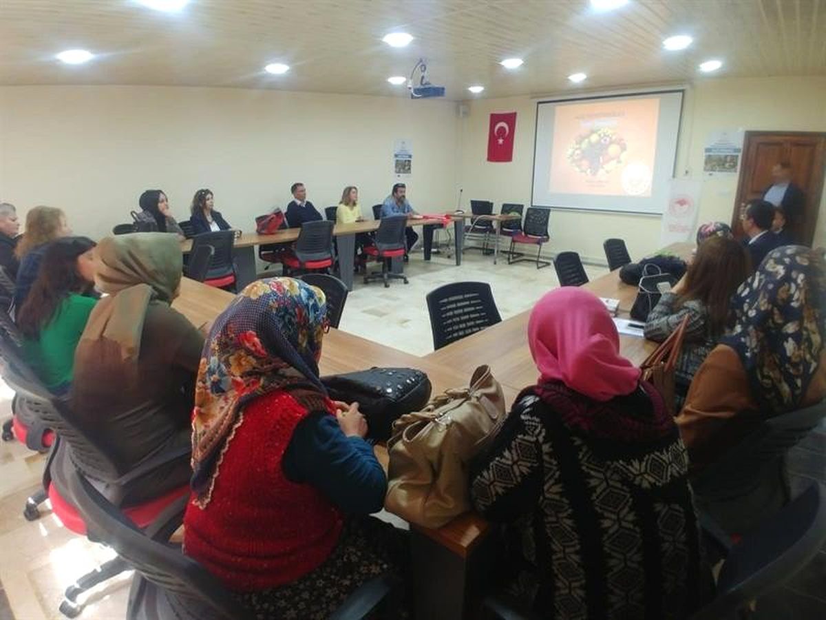 Mersin\'de 40 Kadın Çiftçi Alıç Yetiştirmeyi Öğrenecek
