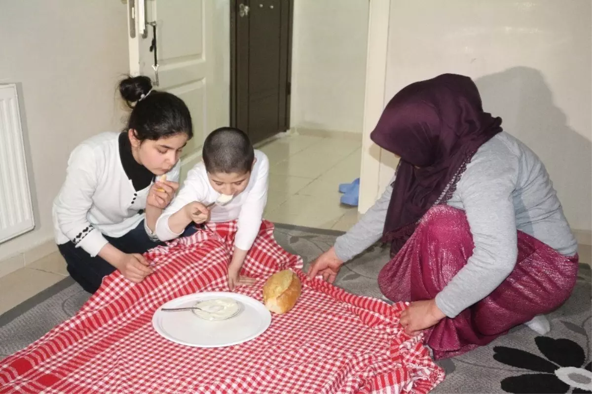 Okul Forması Çalındı Diye Bir Hafta Boyunca Ağladı