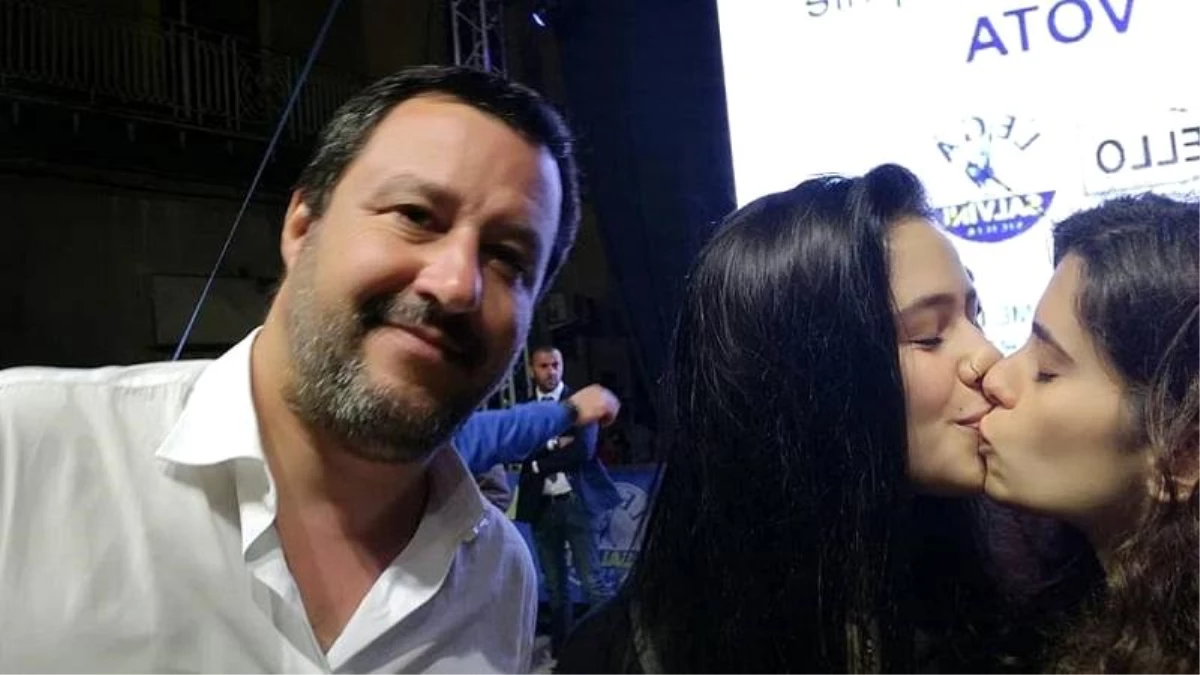 Selfie\' Çekerken Salvini\'yi Tuzağa Düşüren Lgbt+ Eylemi
