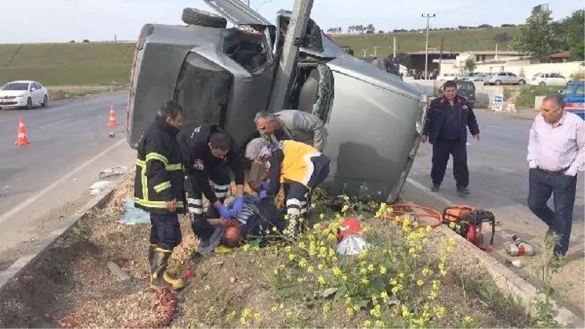 Takla Atan Otomobil Direğe Çarptı; Sürücü Ağır Yaralandı