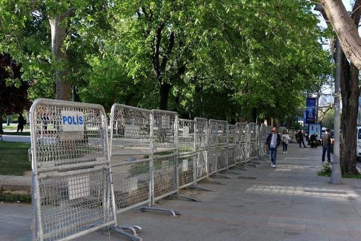 Taksim Demir Bariyerlerle Kapatılıyor