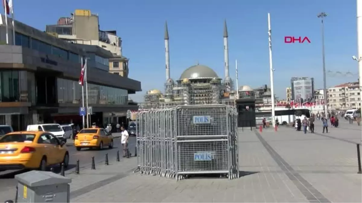 Taksim Meydanı\'na Bariyerler Yerleştiriliyor