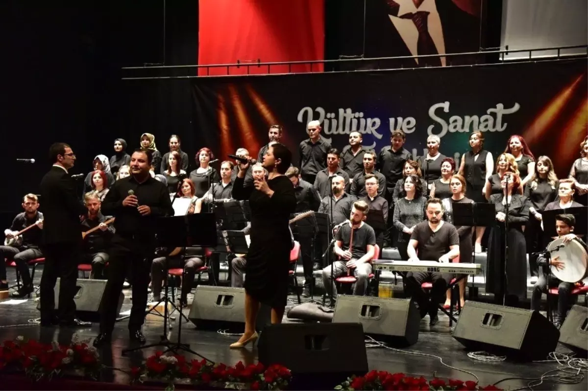 Türk Halk Müziği Korosundan Muhteşem Konser