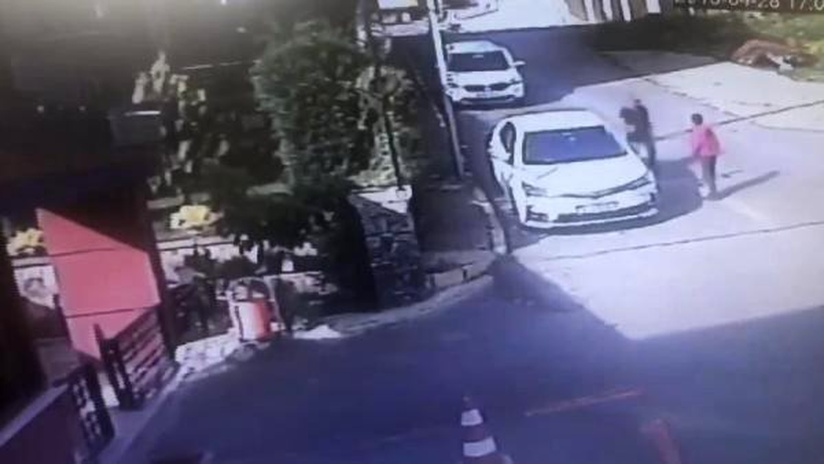 Tuzlada 11 Yaşındaki Çocuğa " Erik Çekirdeği" Dayağı Kamerada