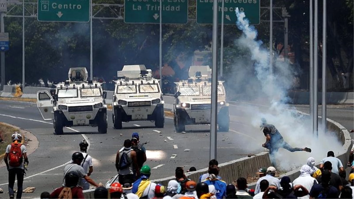 Venezuela Başkanı Maduro\'yu Devirme Girişimine Hangi Ülke Nasıl Tepki Verdi?