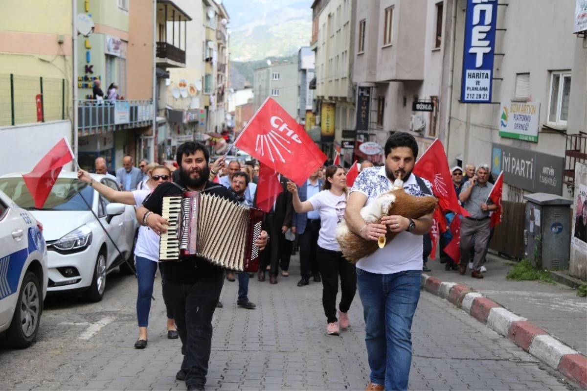 1 Mayıs Emek ve Dayanışma Günü, Artvin\'de Renkli Kutlandı