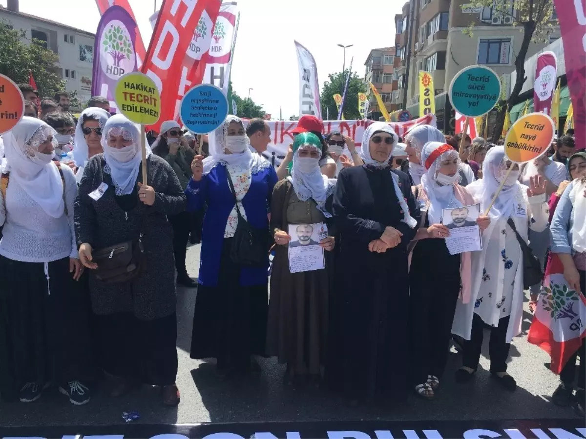 1 Mayıs Kutlamaları İçin Gruplar Bakırköy\'de Toplanmaya Başladı