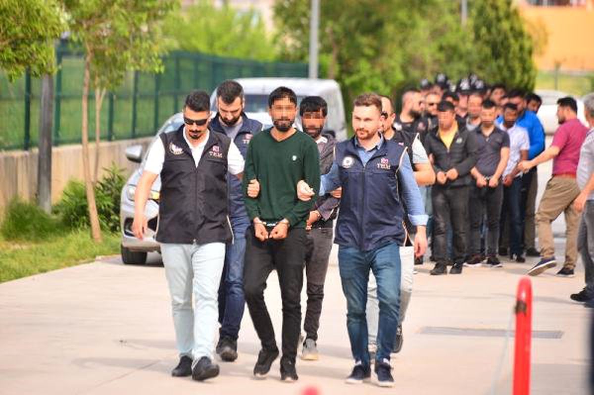Adana\'da 24 PKK Şüphelisi Adliyede