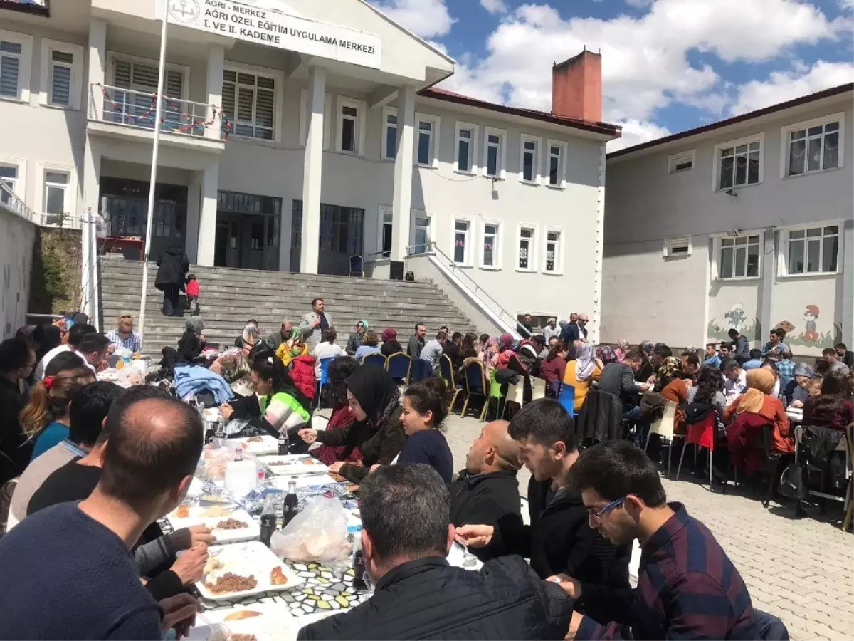 Ağrı\'da Aday Öğretmenlerle Yemekte Biraraya Gelindi