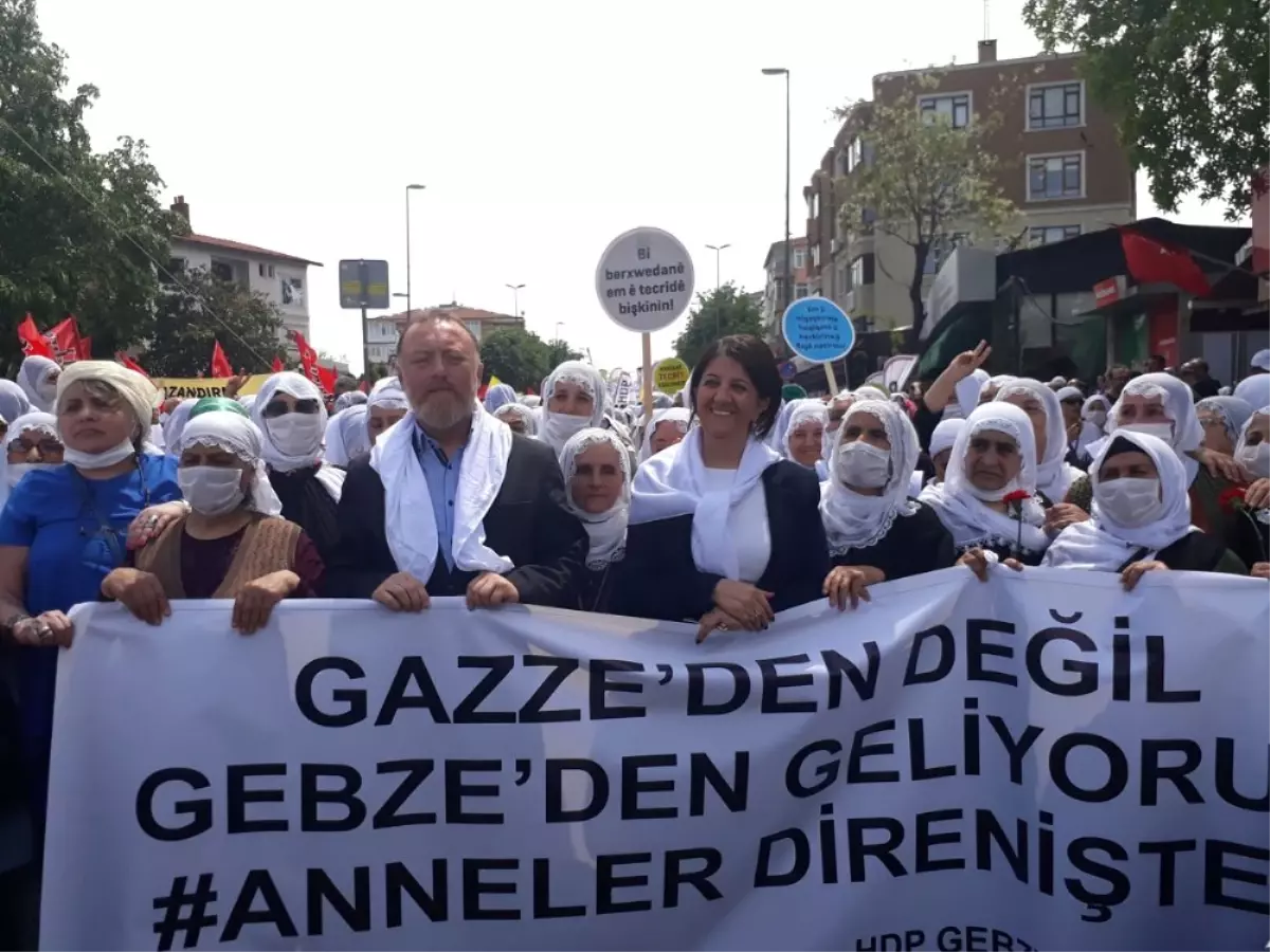 Bakırköy İncirli Caddesi\'nde Toplanan Kortej Miting Alanına Giriş Yaptı