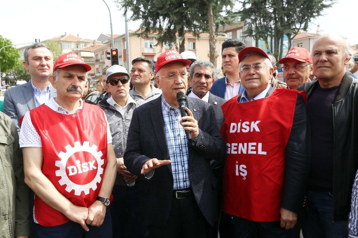 Başkan Yaşar: "Tüm Emekçi Kardeşlerimin 1 Mayıs Emek ve Dayanışma Günü\'nü Kutluyorum"