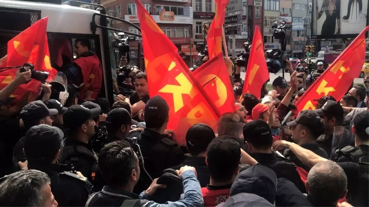 Beşiktaş\'tan Taksim\'e Yürümek İsteyen Göstericilere Polis Müdahalesi