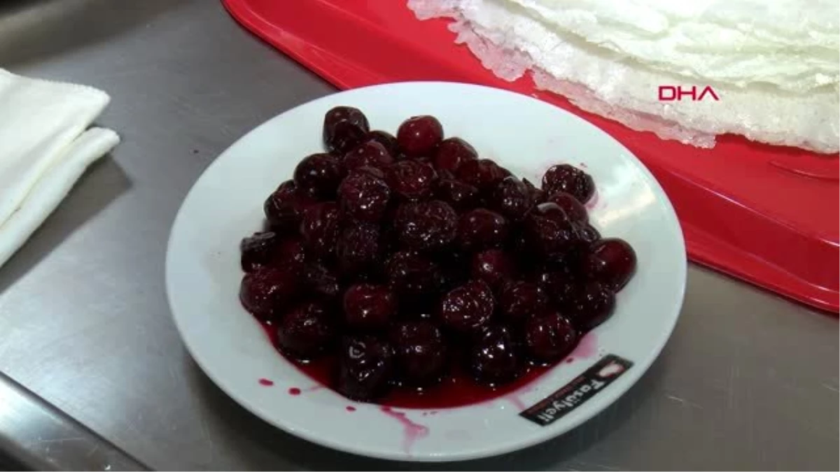 Bursa Ramazan Tatlılarının Baş Tacı Güllaç Bu Yıl da Sofraları Süsleyecek