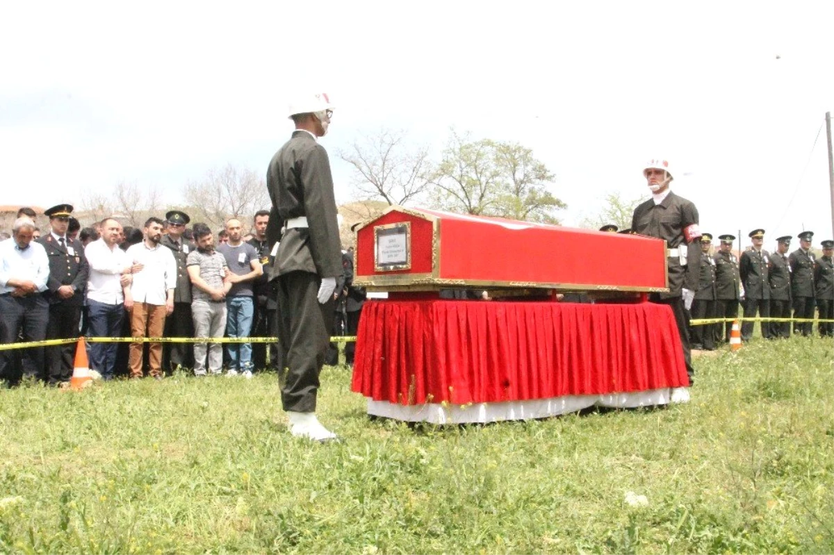 Çankırı Şehidini Gözyaşları İçinde Toprağa Verdi