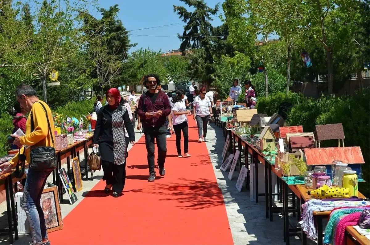 Didim\'de Okul Yararına Lahmacun Günü Düzenlendi