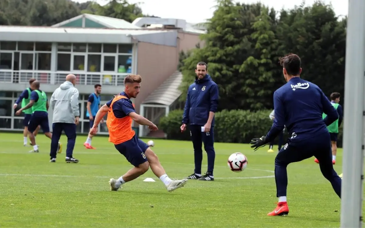 Fenerbahçe Önce Salonda Sonra Sahada Çalıştı