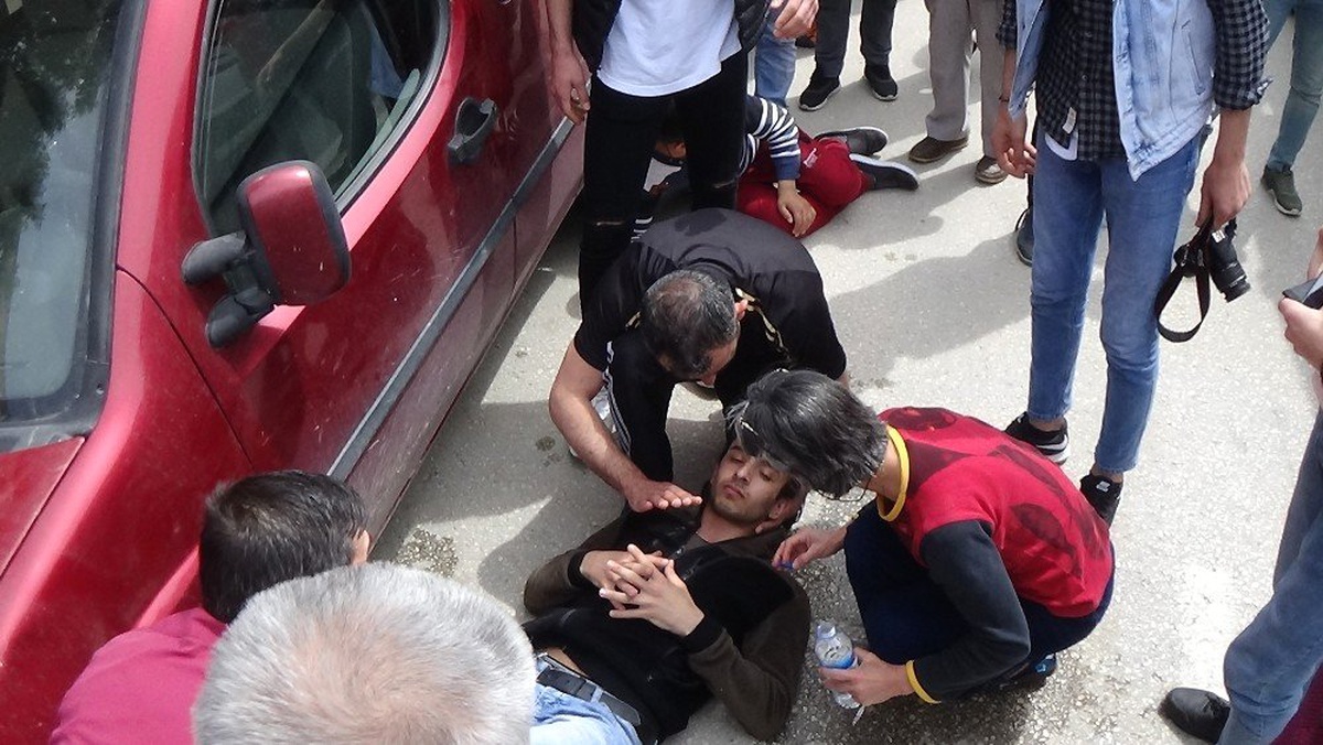 Hafif Ticari Araç ile Motosiklet Kafa Kafaya Çarpıştı: 1 Yaralı