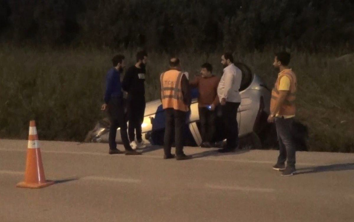 Hatay\'da Otomobil Su Kanalına Devrildi: 4 Yaralı