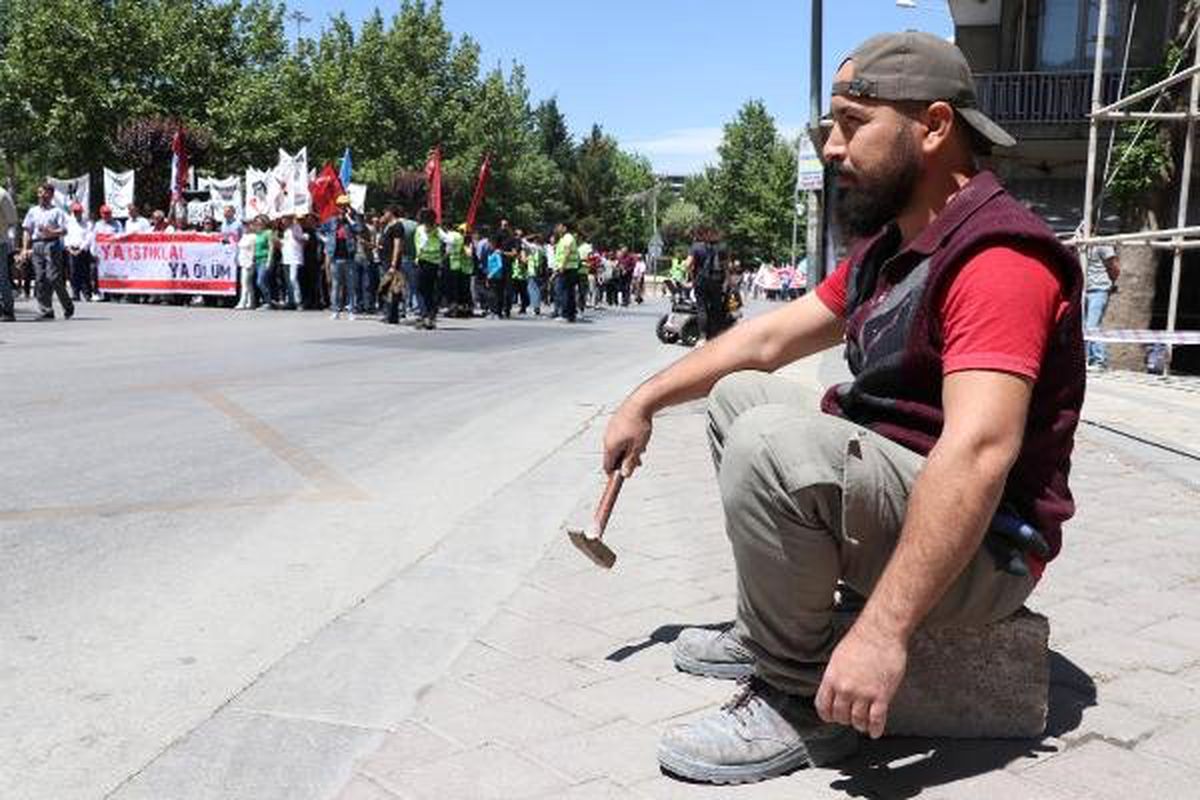 İşçiler, 1 Mayıs Kutlamalarını Uzaktan İzledi