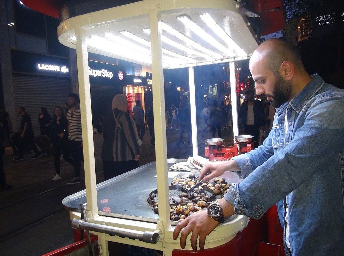 İstiklal Caddesi\'ndeki Esnaf Siftah Yaptı