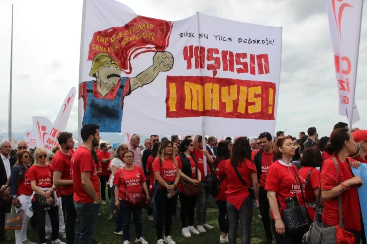 İzmir\'de 1 Mayıs Coşkusu