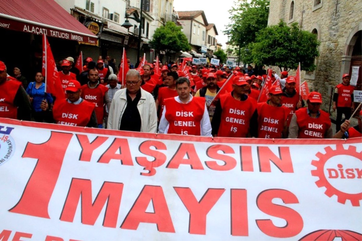 İzmir\'in İlçelerini 1 Mayıs Coşkusu Sardı