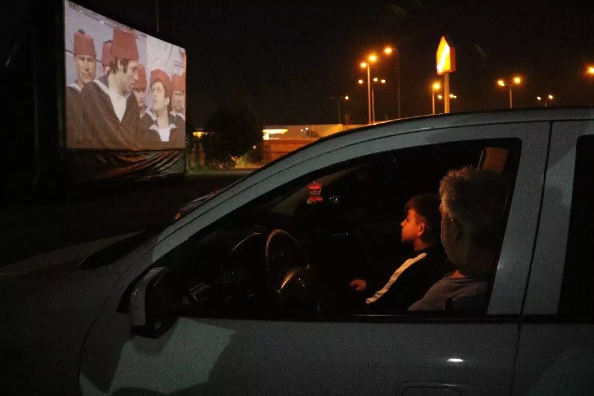 Kocaeli Kitap Fuarı\'nda Açık Havada Sinema Keyfi