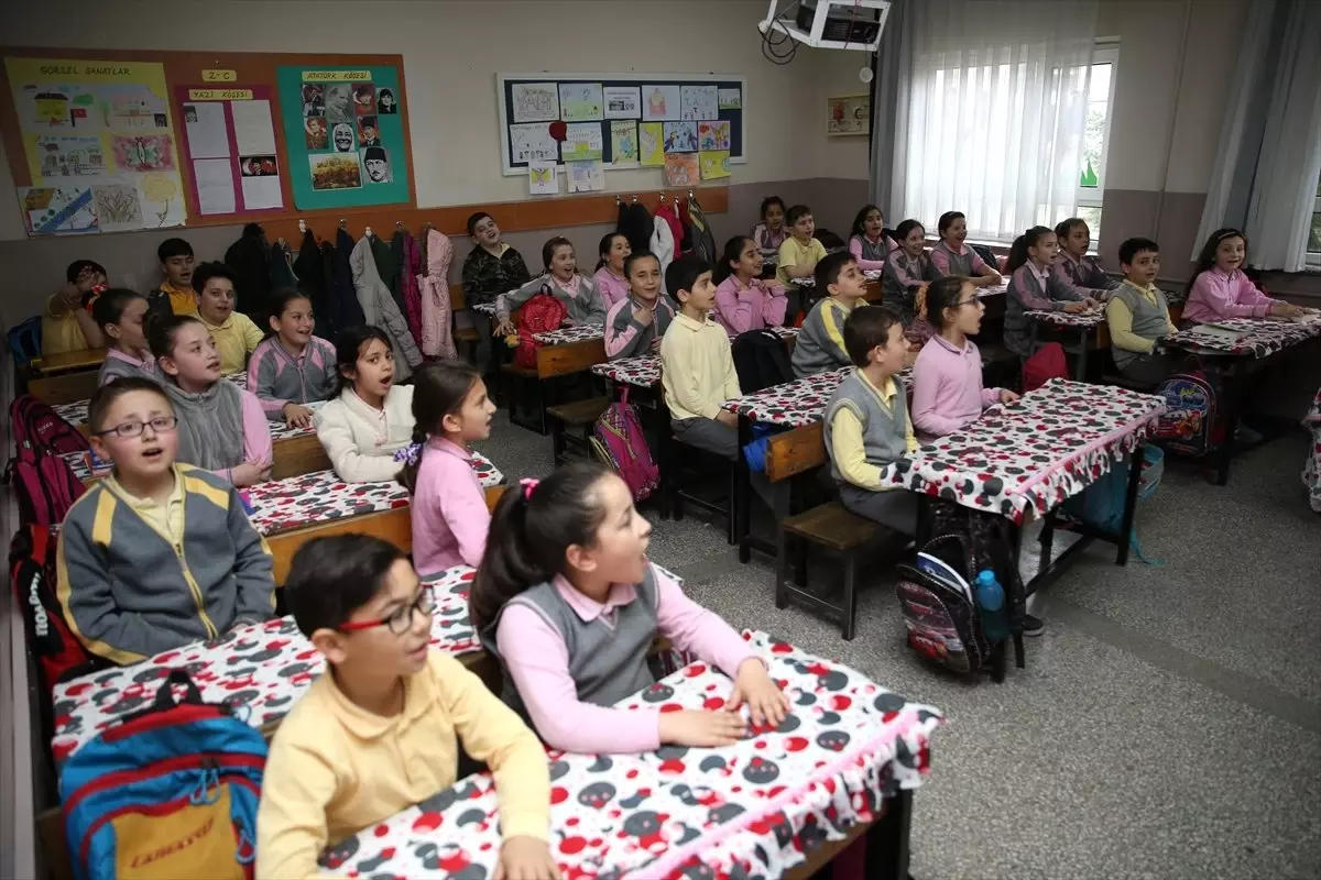 Öğrencilerin Kulağındaki Pası Anadolu Türküleri Siliyor