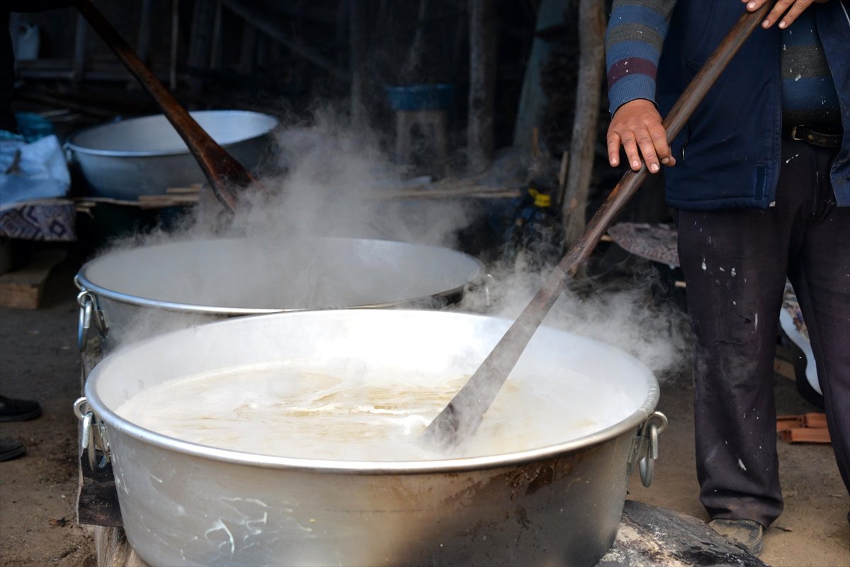 Pilavı Kaşık Yerine Yufkayla Yeme" Geleneğini Yaşatıyorlar