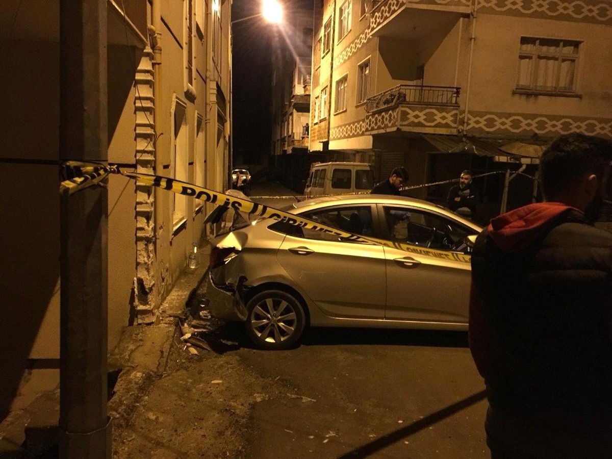 Rize\'de Geri Manevra Yapan Aracın Çarptığı 2 Çocuktan Biri Öldü, Biri Yaralandı