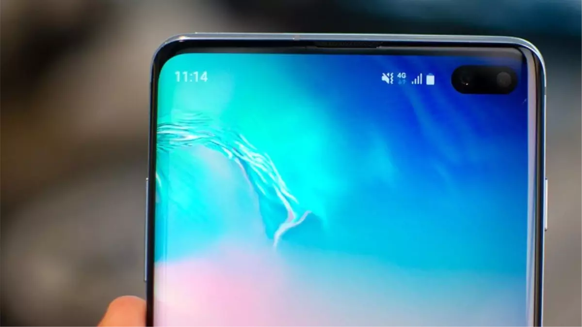 Samsung Kamera Çentiklerini, Ekran İçine Gizlemeye Çalışıyor