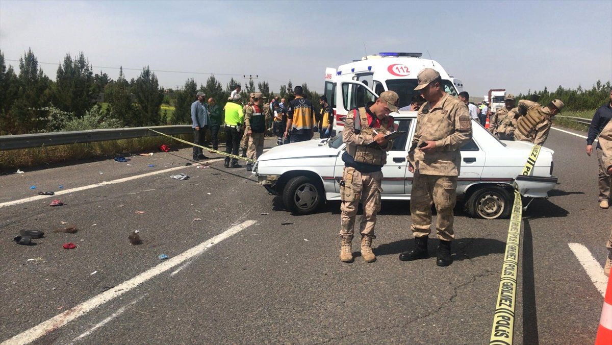 Şanlıurfa\'da İşçileri Taşıyan Midibüsün Devrilmesi