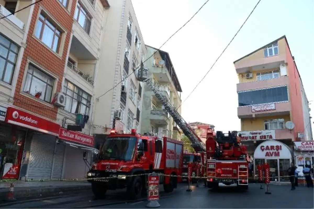 Sarıyer\'de Yangın Nedeniyle Mahsur Kalanları İtfaiye Kurtardı