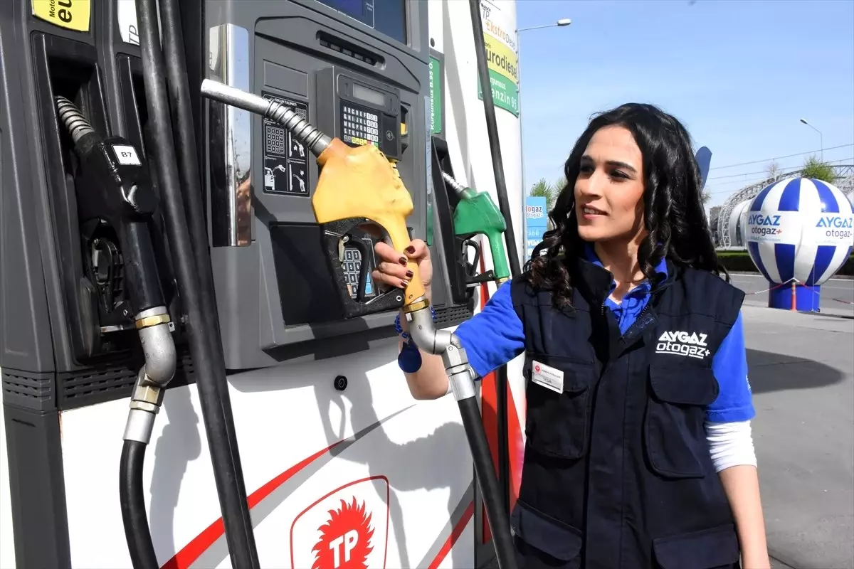 Sendikacı Kadınlar Kadın Pompacıların Yerine Mesai Yaptı