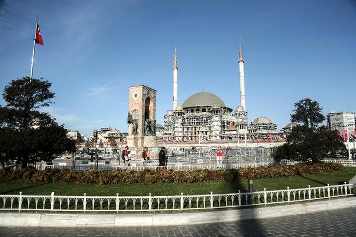 Taksim\'de Geniş Güvenlik Önlemleri