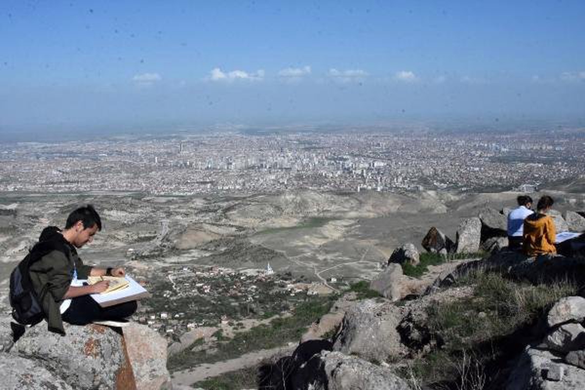 Tarihi Gevale Kalesi\'nde Kara Kalem Çalışması Yaptılar