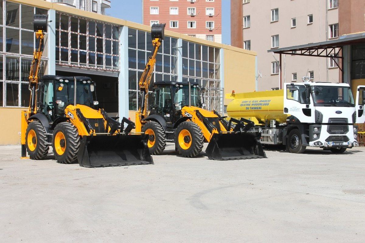 Vali Atik İl Özel İdaresi\'ne Alınan Araçları Test Sürüşü Yaparak İnceledi