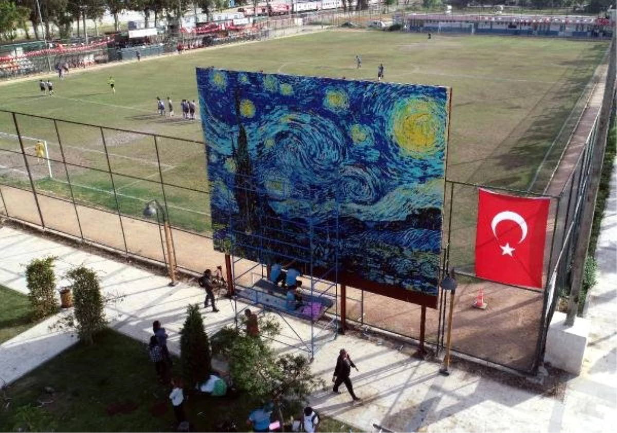 5 Bin Öğrenciden 3 Milyon Toplu İğne ve Pul ile Van Gogh Tablosu