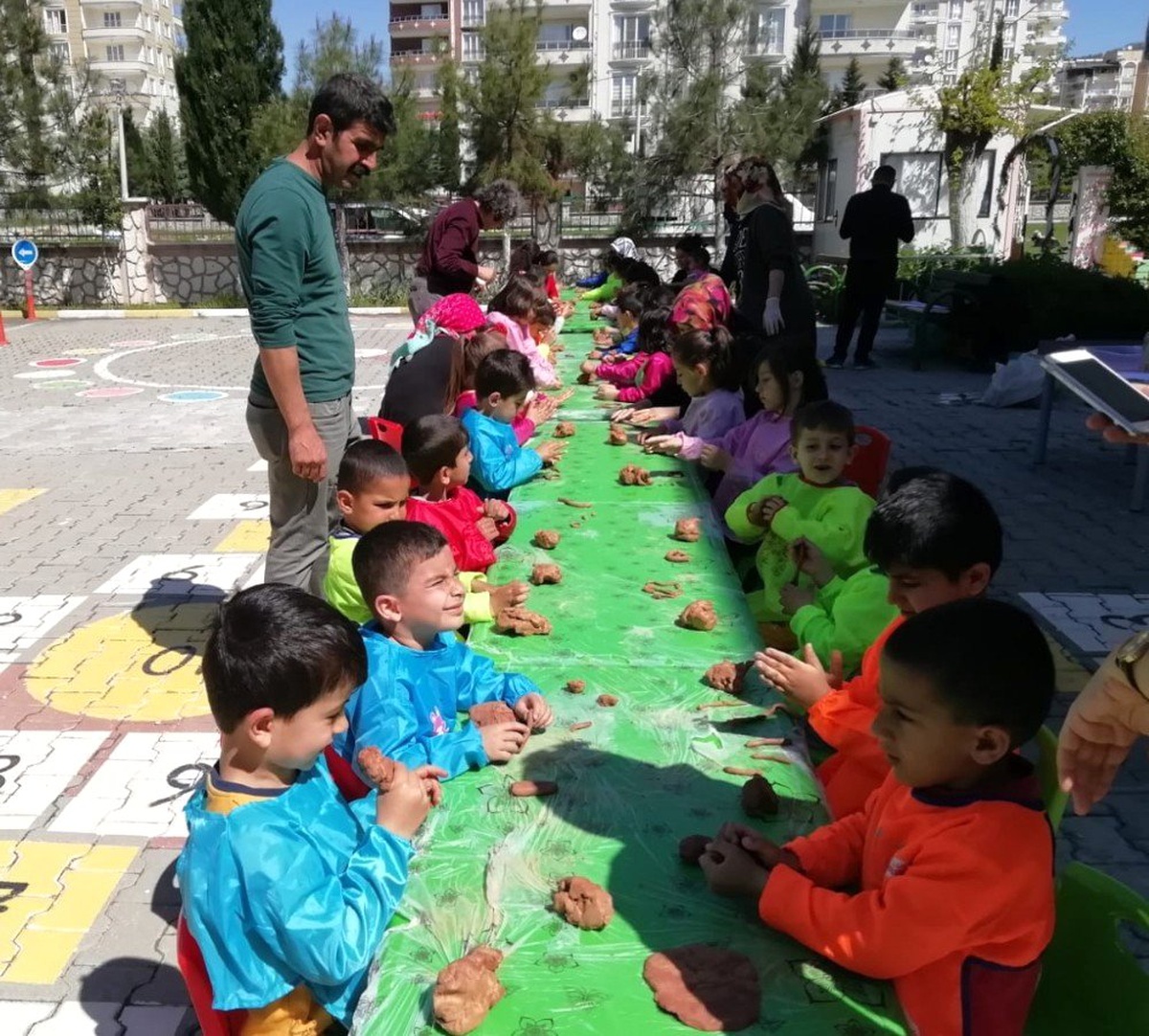 Anaokulunda Bahar ve Çocuk Şenliği Düzenlendi