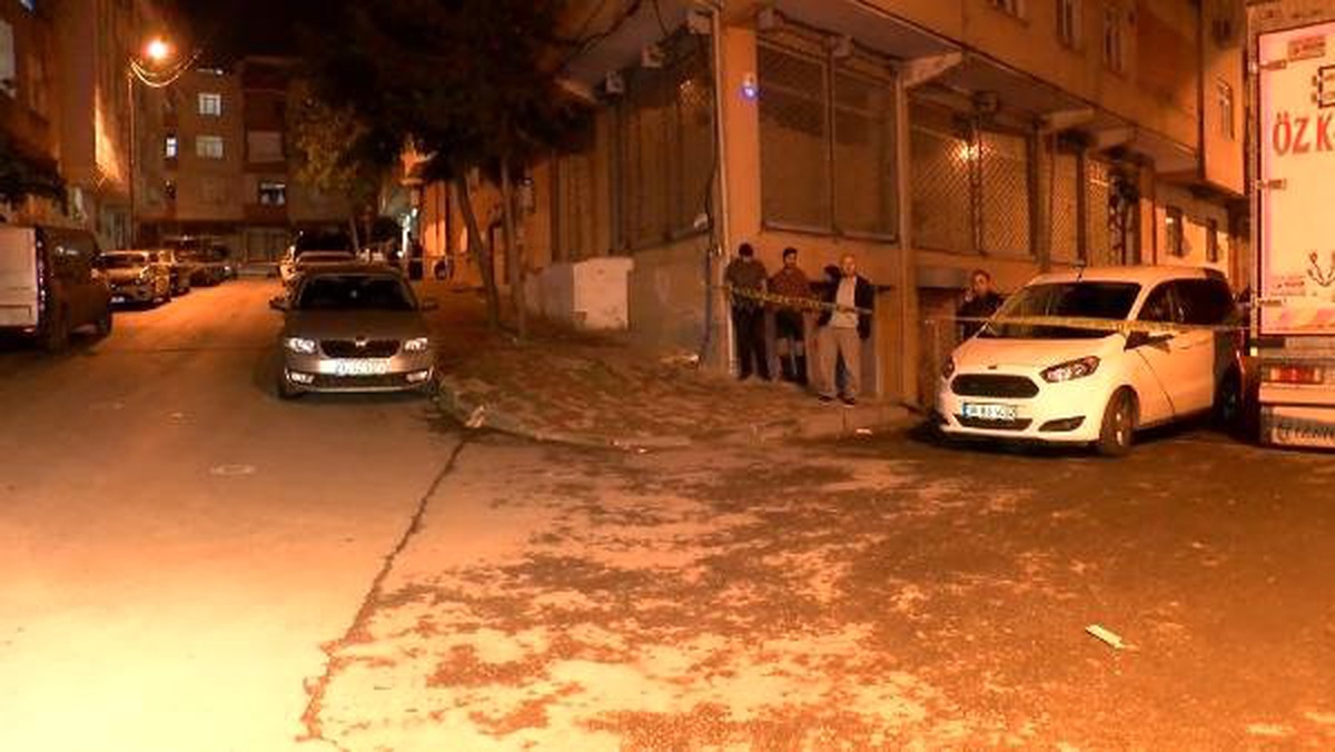 Bağcılar\'da Sokak Çatışmasında Eve Kurşunlar İsabet Etti; İki Çocuk Ölümden Döndü(Yeniden)