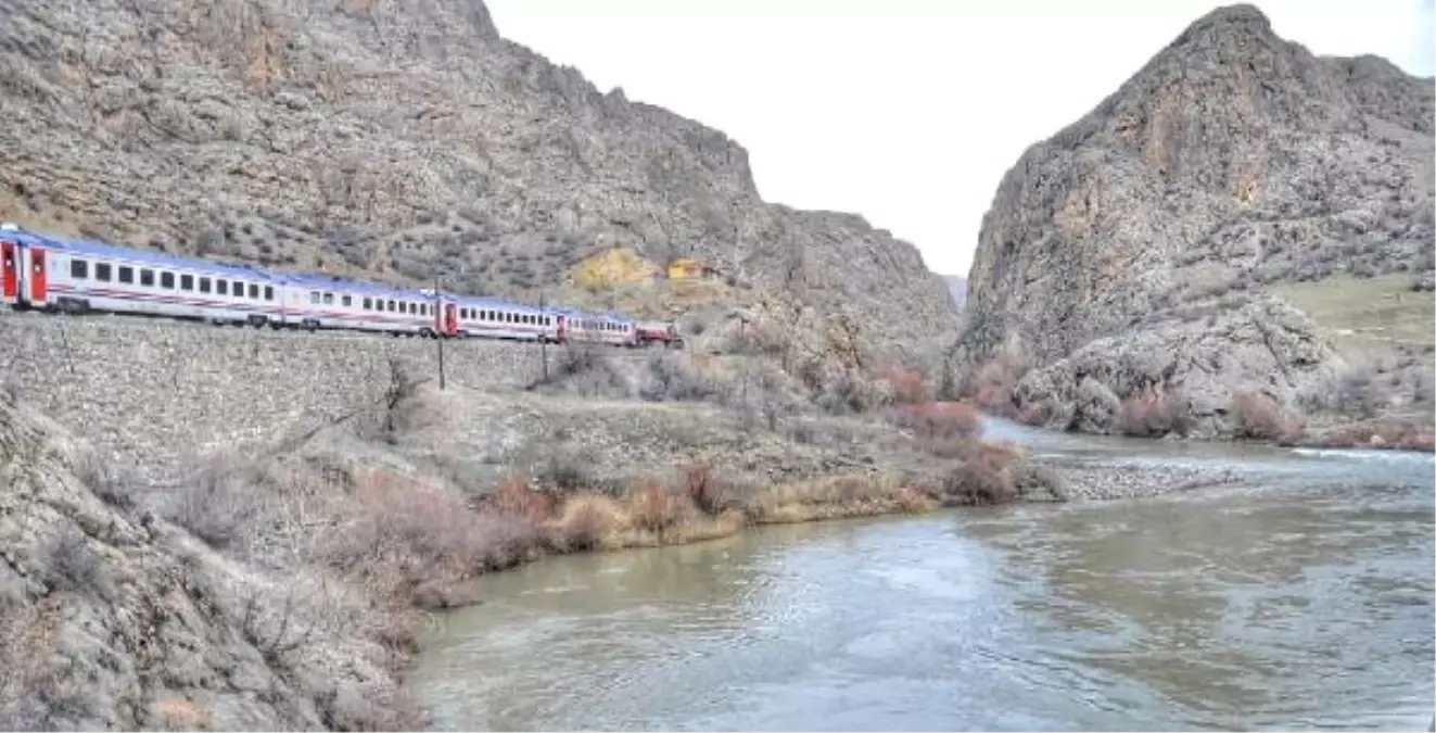 Bakan Ersoy: \'Turistik Doğu Ekspresi\'ni Hizmete Sunuyoruz