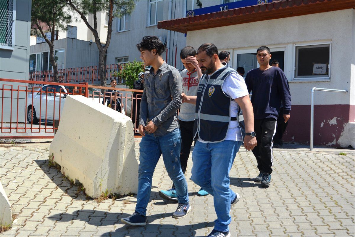 Balıkesir\'de 17 Düzensiz Göçmen Yakalandı