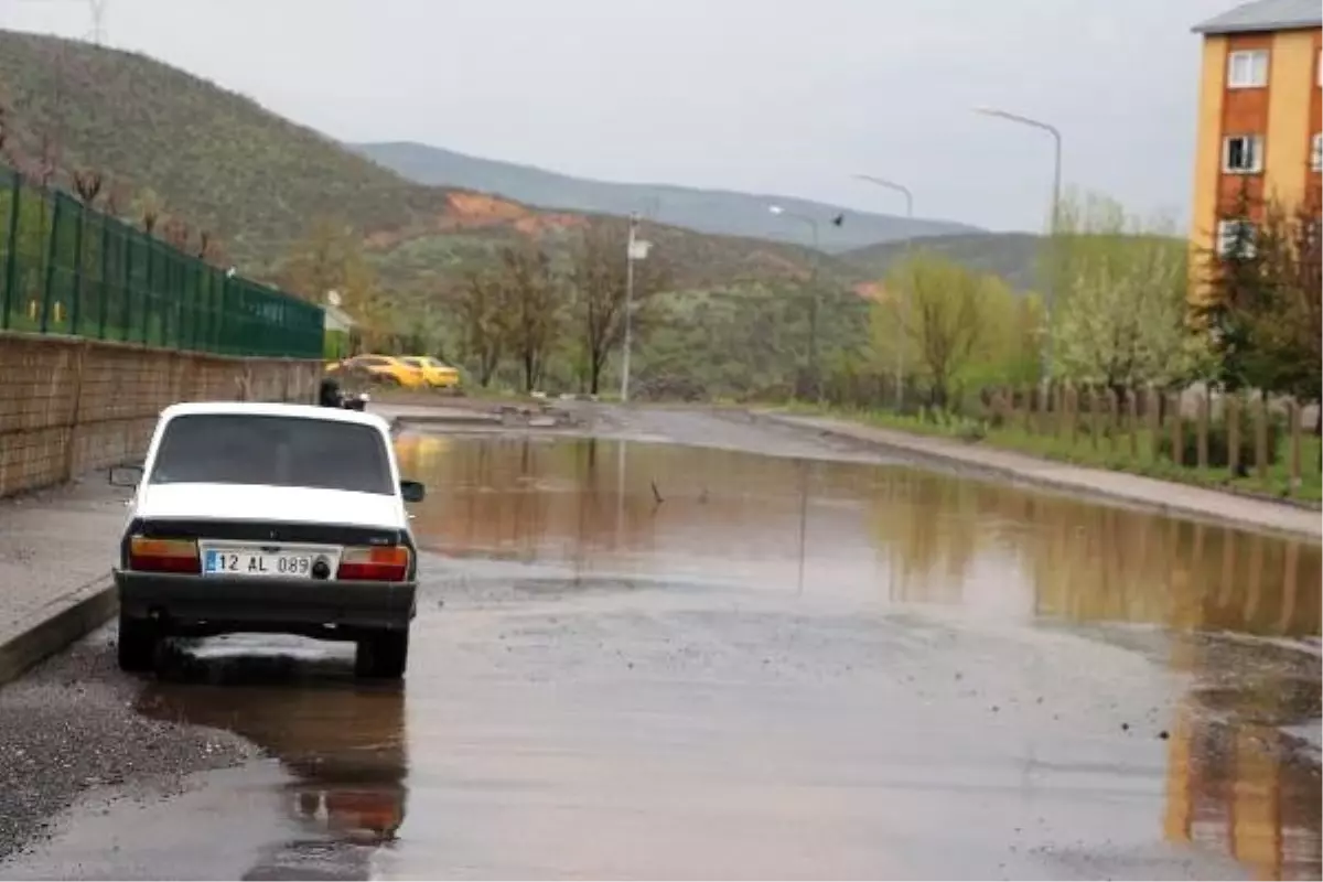 Bingöl\'de Sağanak Yağış Sele Dönüştü