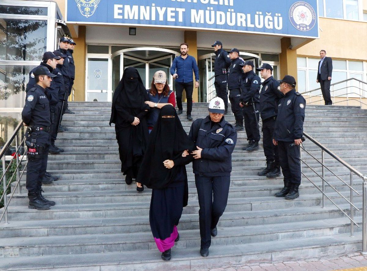 Deaş\'ın Türkiye Sorumlusunun Yakınlarının Yargılandığı Davada 7 Sanığa Ceza Yağdı
