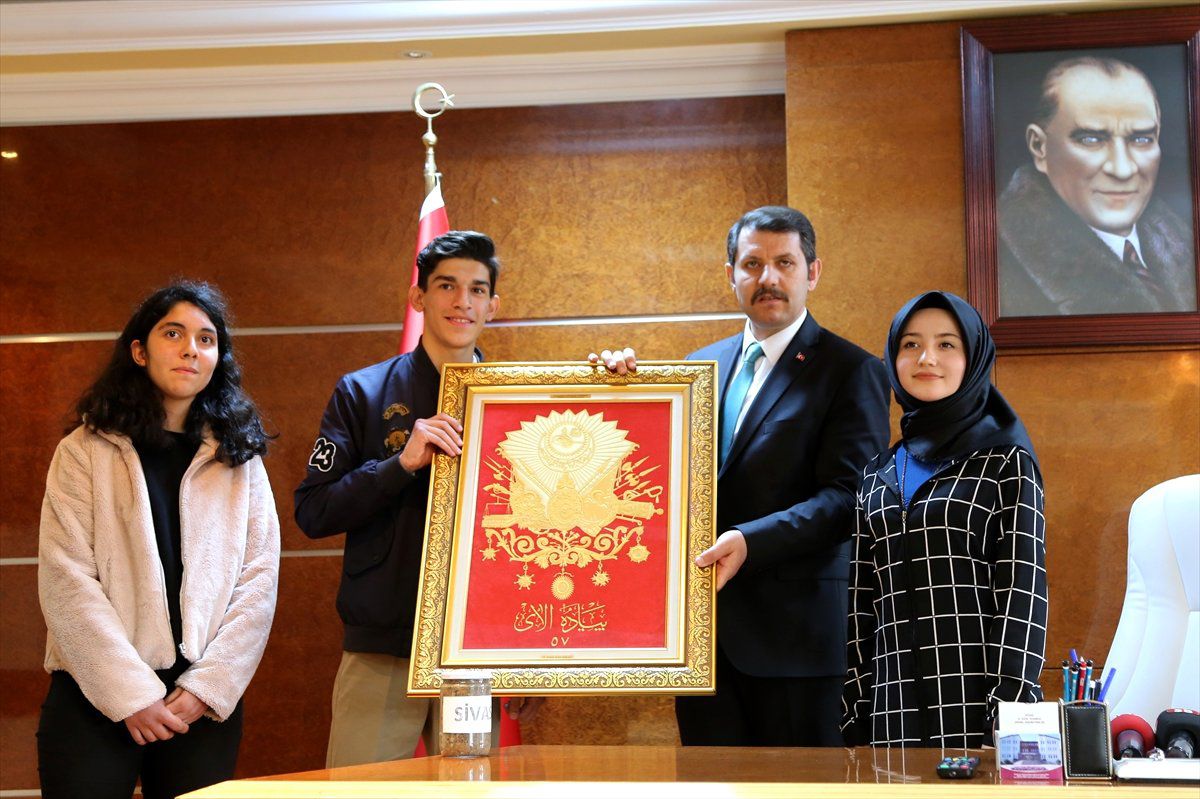 Diploma Götüren Öğrenciler Sancakla Döndü