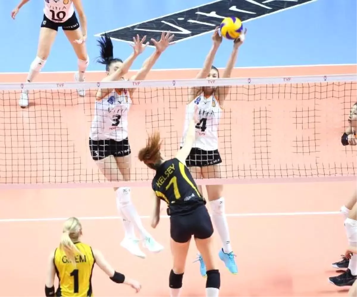 Eczacıbaşı Vitra - Vakıfbank: 3-2